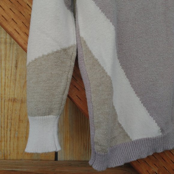 Diagonal Edge Pattern Sweater - Picture 2 of 2